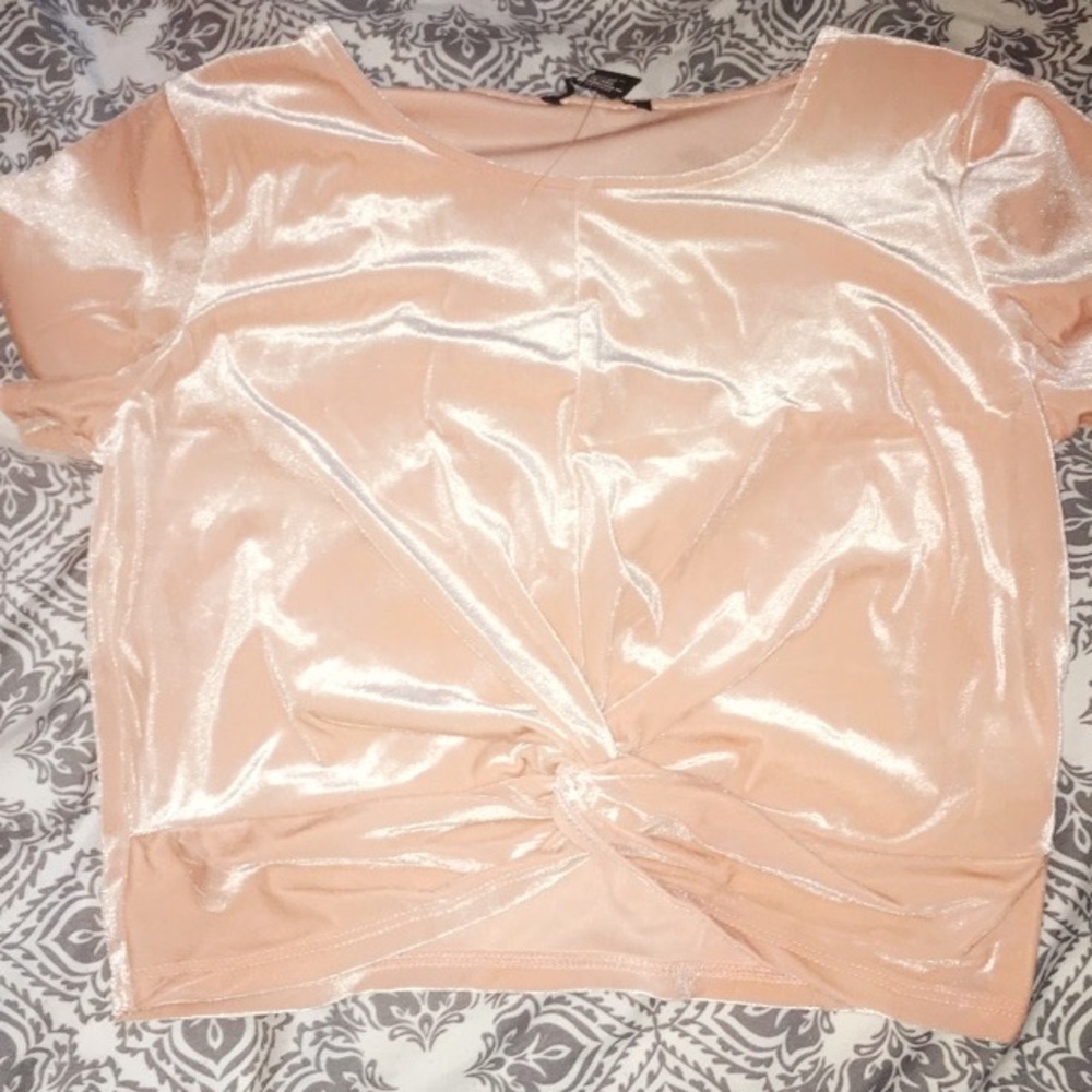 Pink velvet crop top with twist detail